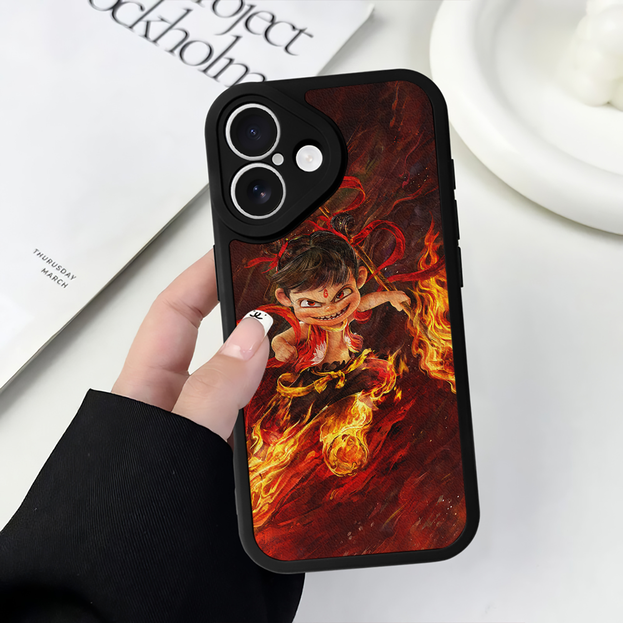 （画像用） Ne Zha 2 ナタ 魔童の大暴れ 【iPhone 16シリーズ対応】シリコンスマホケース（レザー調） 材質：シリコン